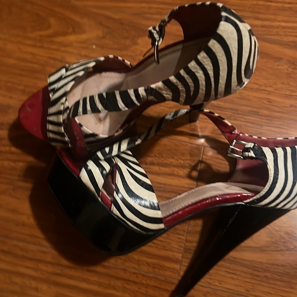 🔥🔥ladies Zebra print heels🔥🔥 - Picture 5 of 5